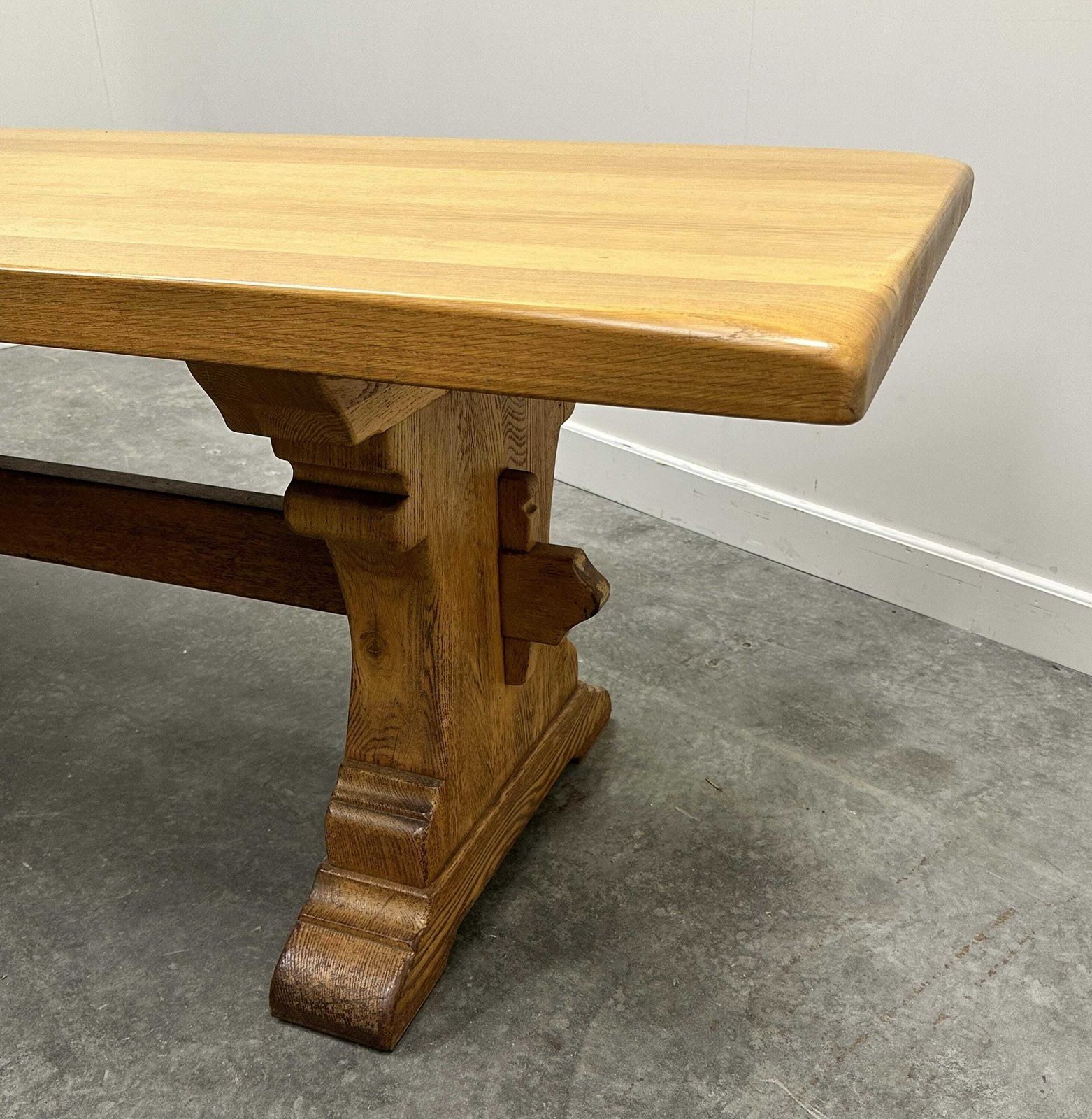 photo for sale Grote Franse Kloostertafel In Blonde Eik, Jaren 1940.