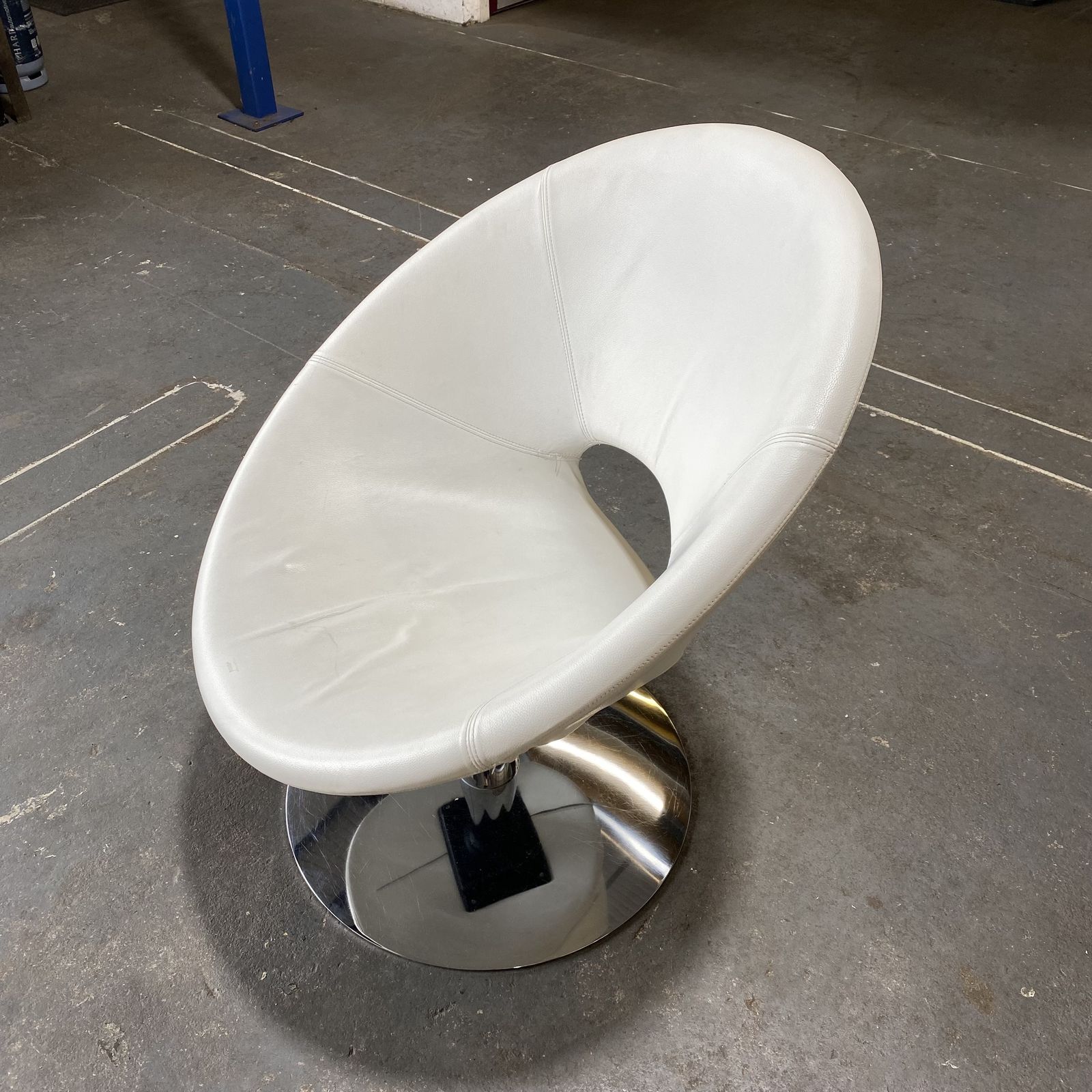 photo for sale White / Cream Leather 60s Style Space Age Swivel Chair