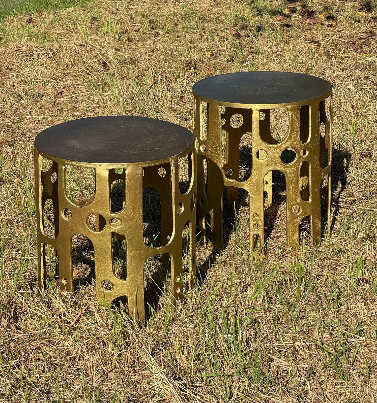 Mid Century Modern Brutalist Hollywood Regency Pair Of Gilt Metal Side Tables photo vinterior