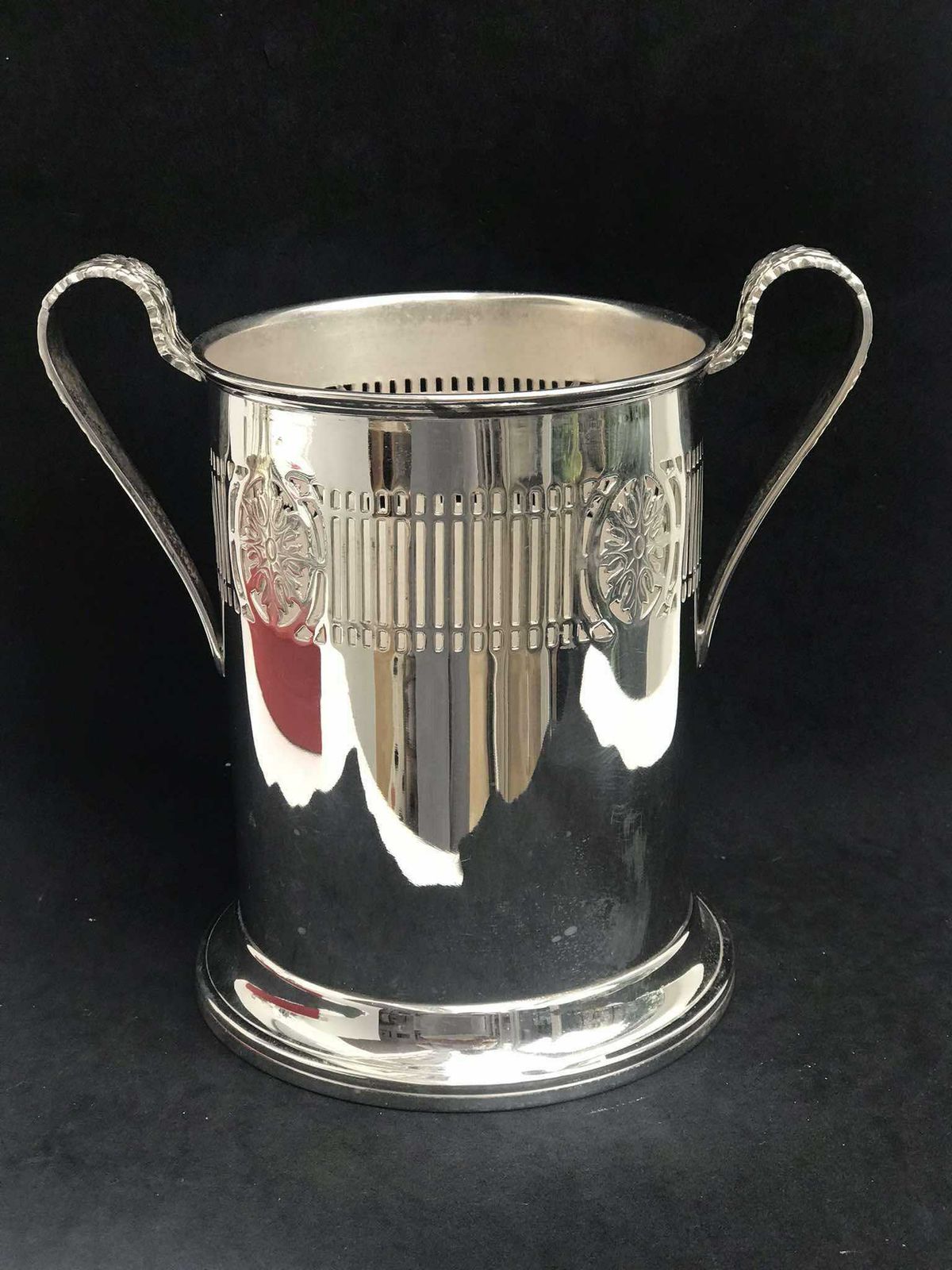 Ice Bucket English Victorian Edwardian Silver Plated Bar Cart Decor Christmas Table Wine Holder Wedding Gift English Bar Table Decor photo furniture