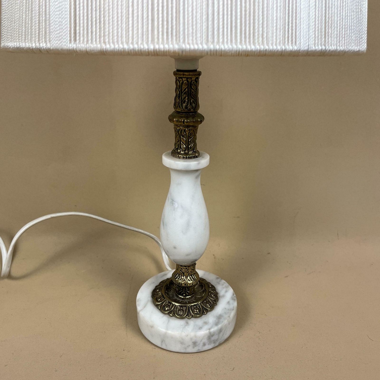 Antique Onyx Marble Lamp Light Brass Gold Metal Bedside Side Table Desk Marbled Patterned Vintage Pattern Feet Ornate String Lampshade White photo for sale
