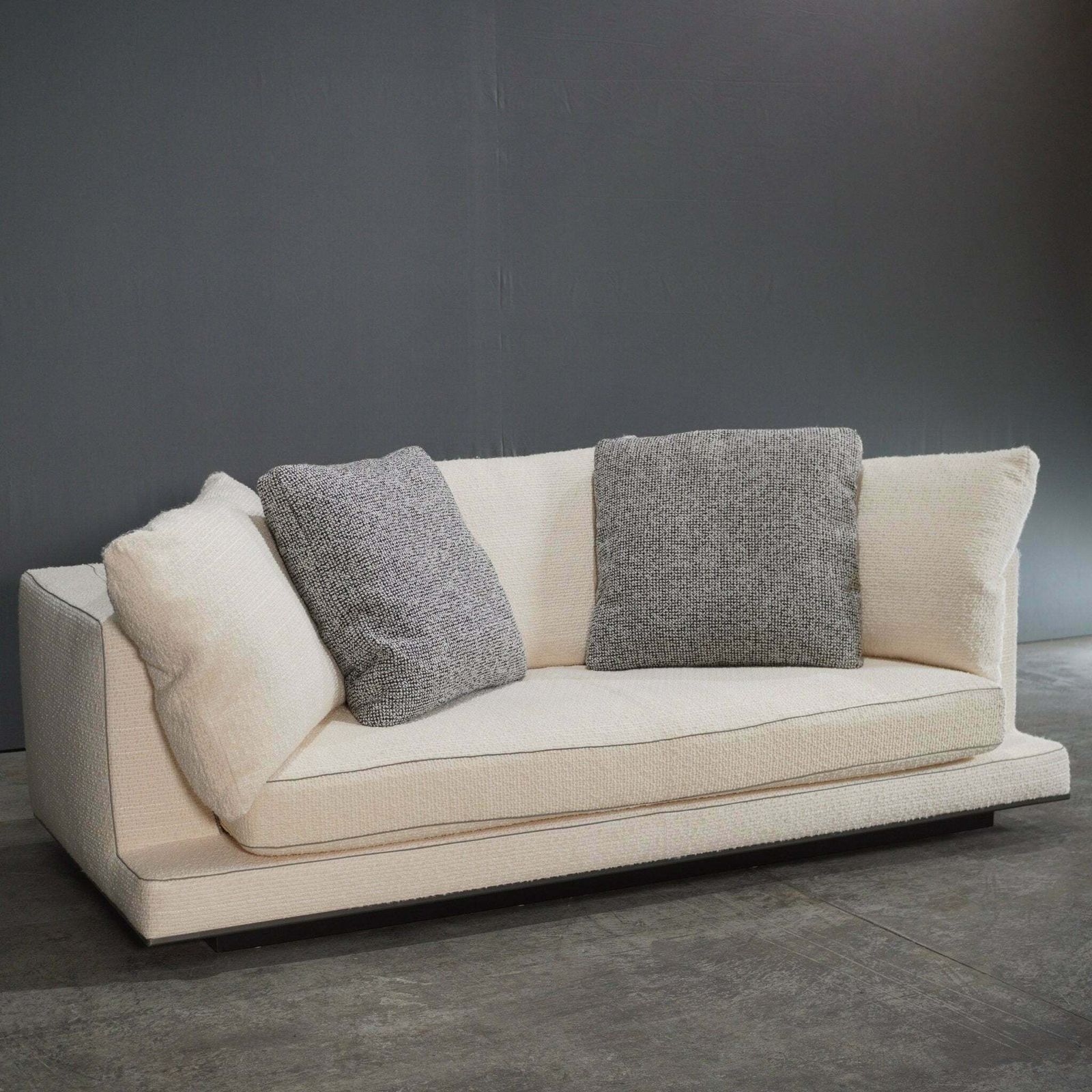Maxalto 3 Seater Cream Boucle Aurae Sofa By Antonio Citterio photo Furniture