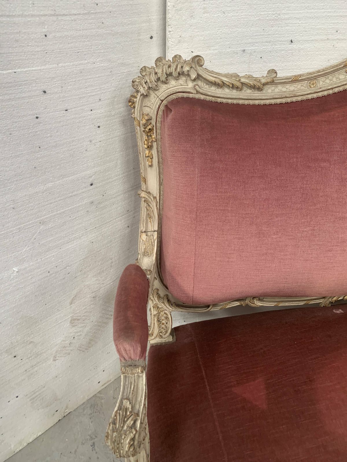 photo vintage Louis XV Style Bench In Lacquered And Gilded Beech, 20th Century