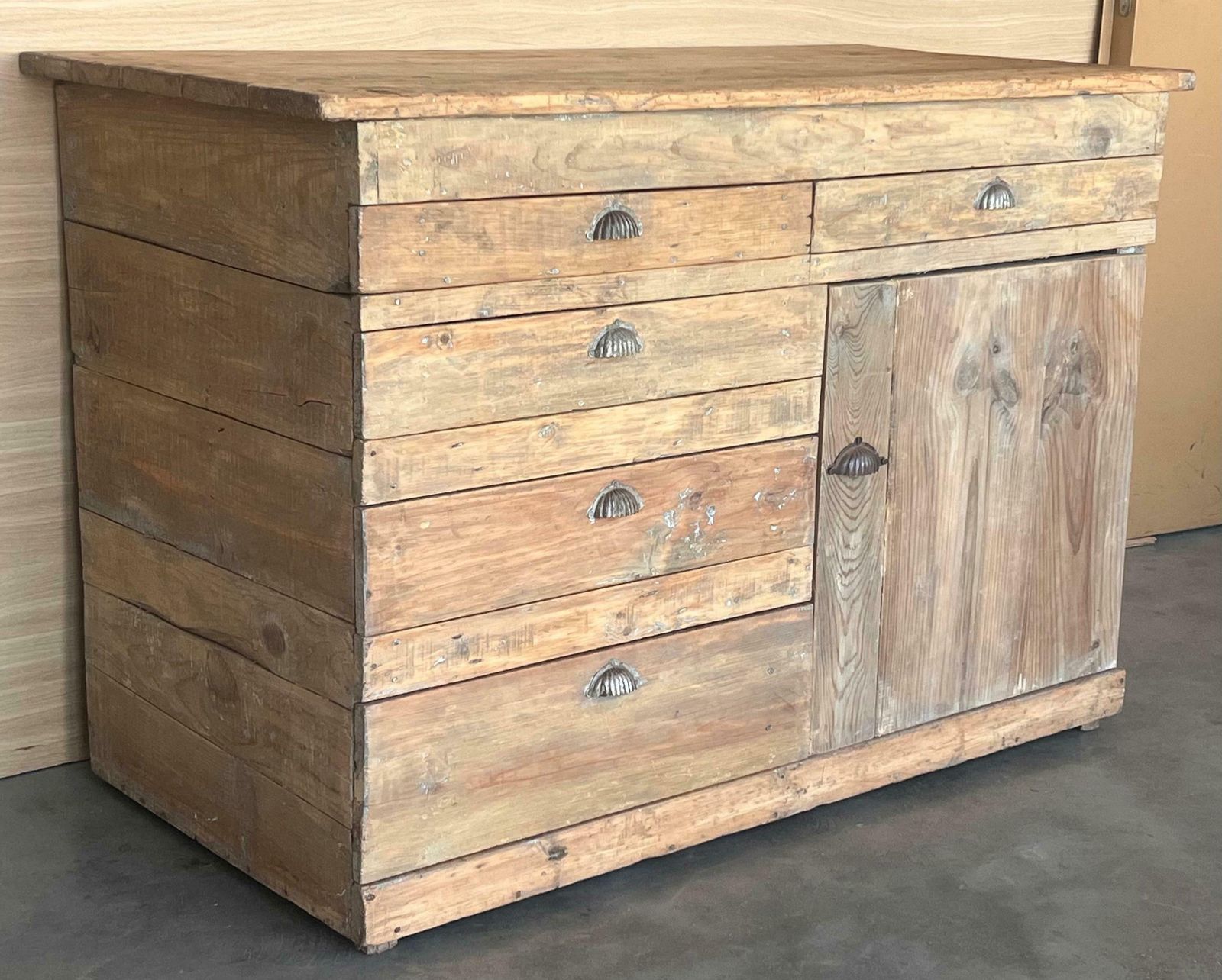 Cabinet espagnol en pin blanchi, avec tiroirs et porte, vers 1840-1860 photo for sale