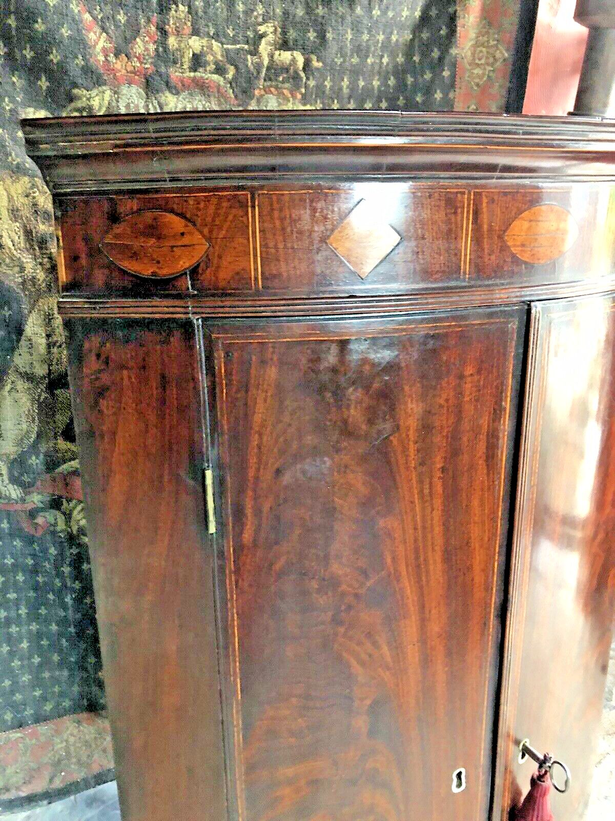 photo vintage Fine Quality Antique Mahogany Tall Georgian Marquetry  Corner Cabinet W/Key