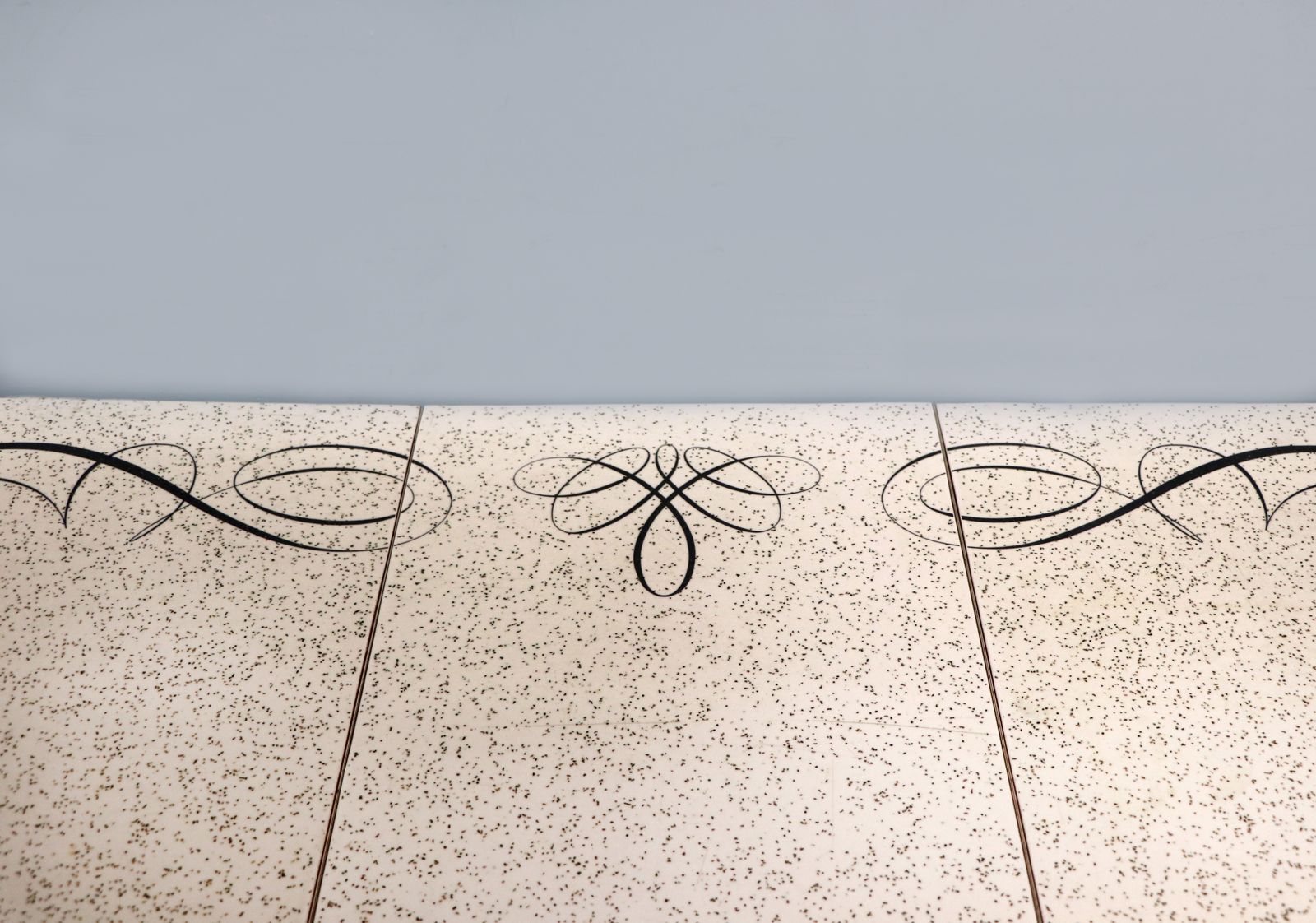 photo furniture A Lovely Retro Dropleaf Dining Table With Melamine Or Formica Granite Effect.