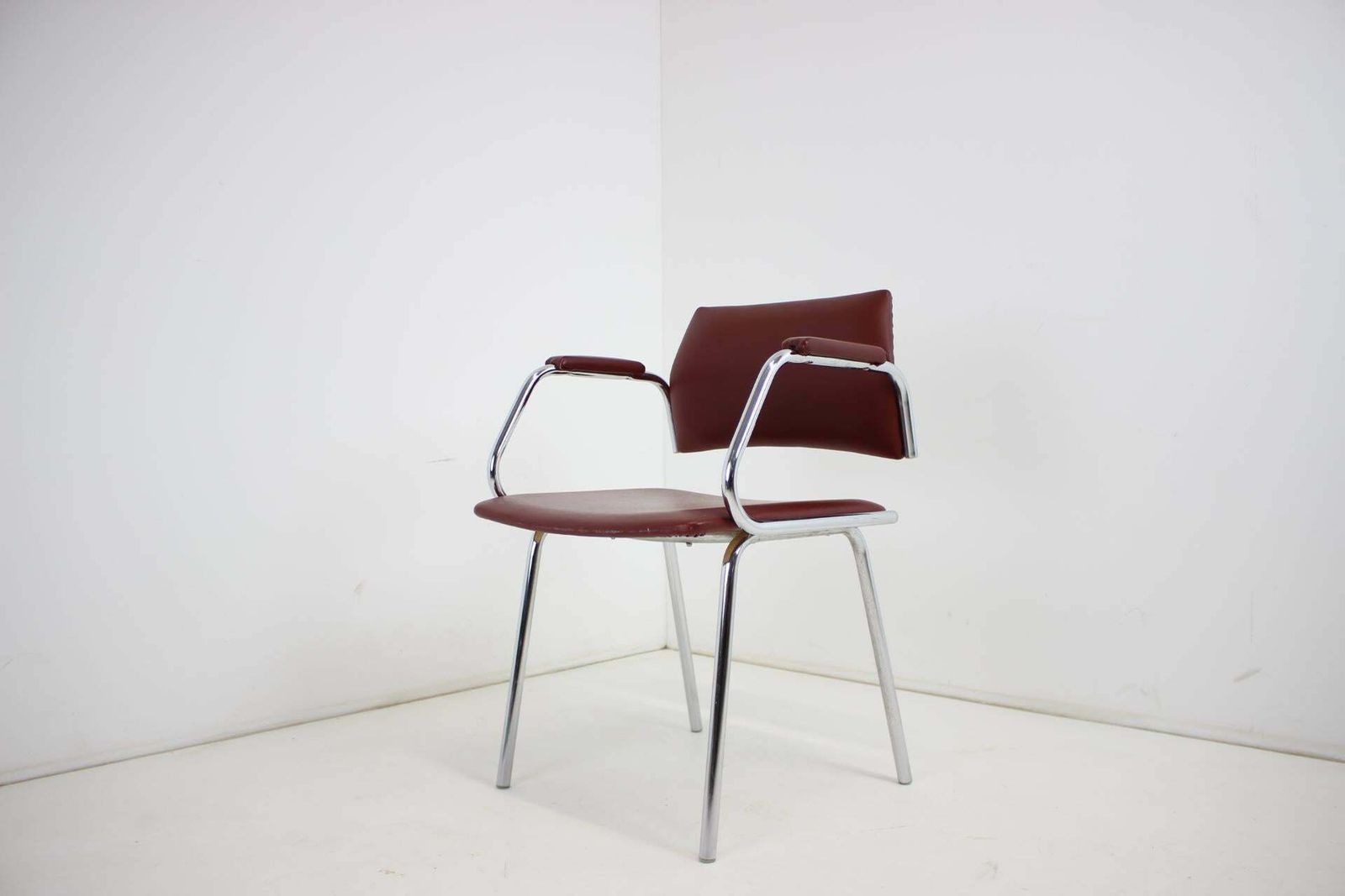 photo vinterior Chrome (Faux) Leather Armchair By Kovona, 1980's, Czechoslovakia