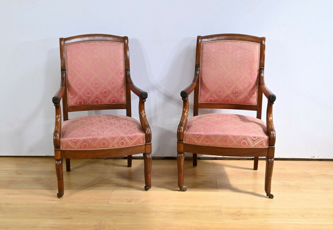 Pair Of Mahogany Armchairs, Restoration Period – Early 19th Century