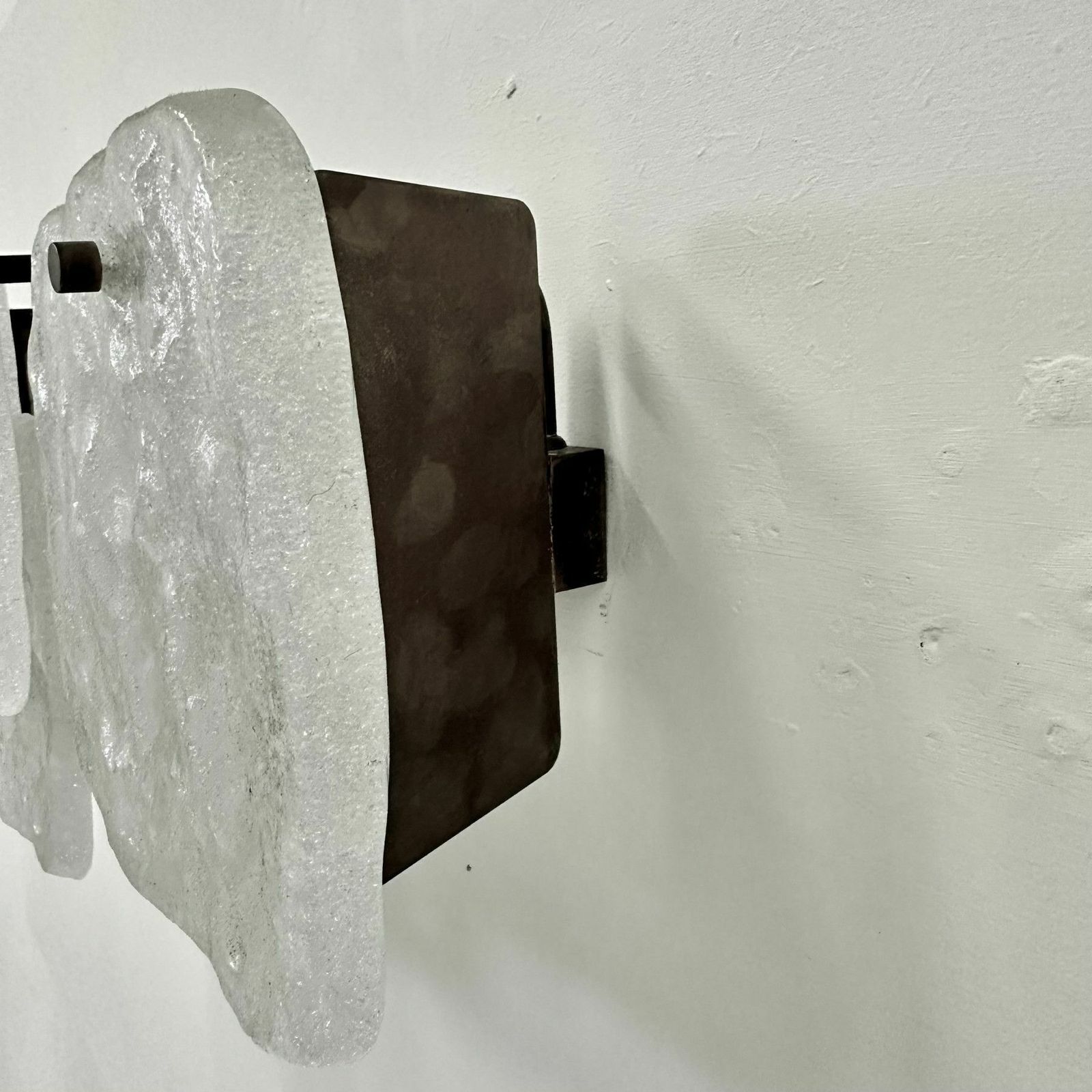 1306.0 Modernistische Wandlamp Van Bevroren Ijsglas, Toegeschreven Aan J. T. Kalmar Voor Kalmar, Jaren 1960 photo