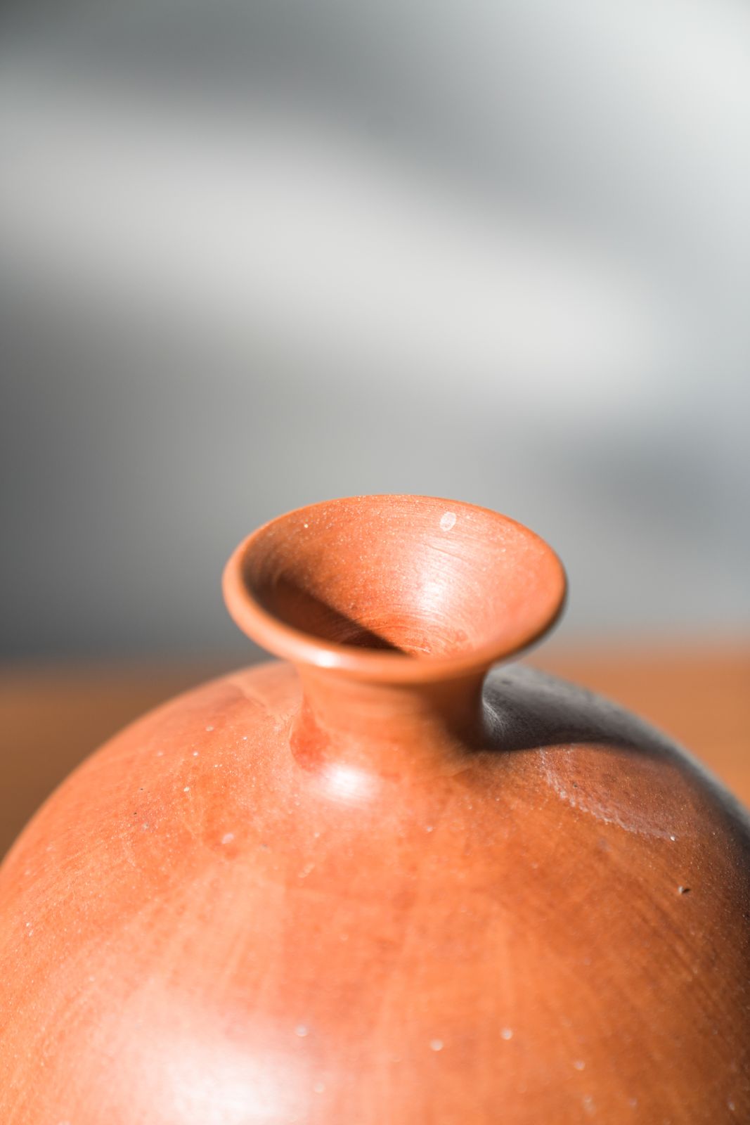 Pair Of 1980s 90s Terracotta Vases – Minimalist Organic Shapes photo vinterior