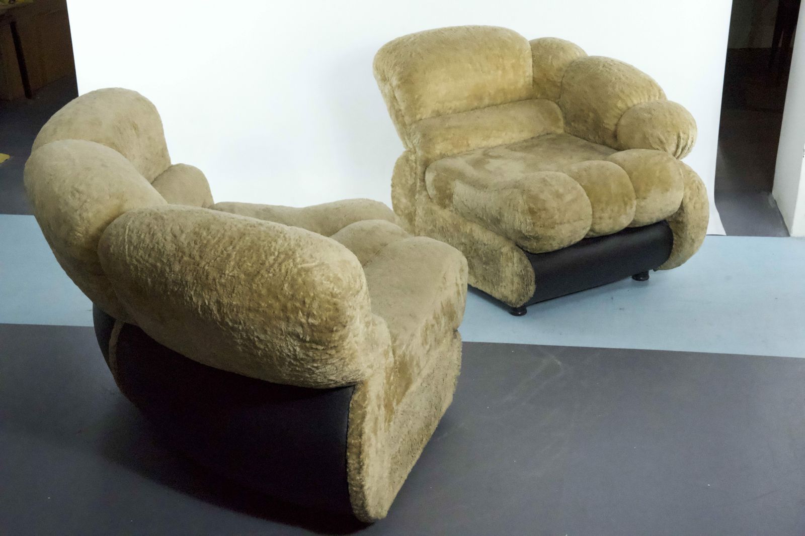 Furniture Space Age Modular Sofa By Adriano Piazzesi, Cream Teddy Bear & Leatherette, 1970s Italy photo