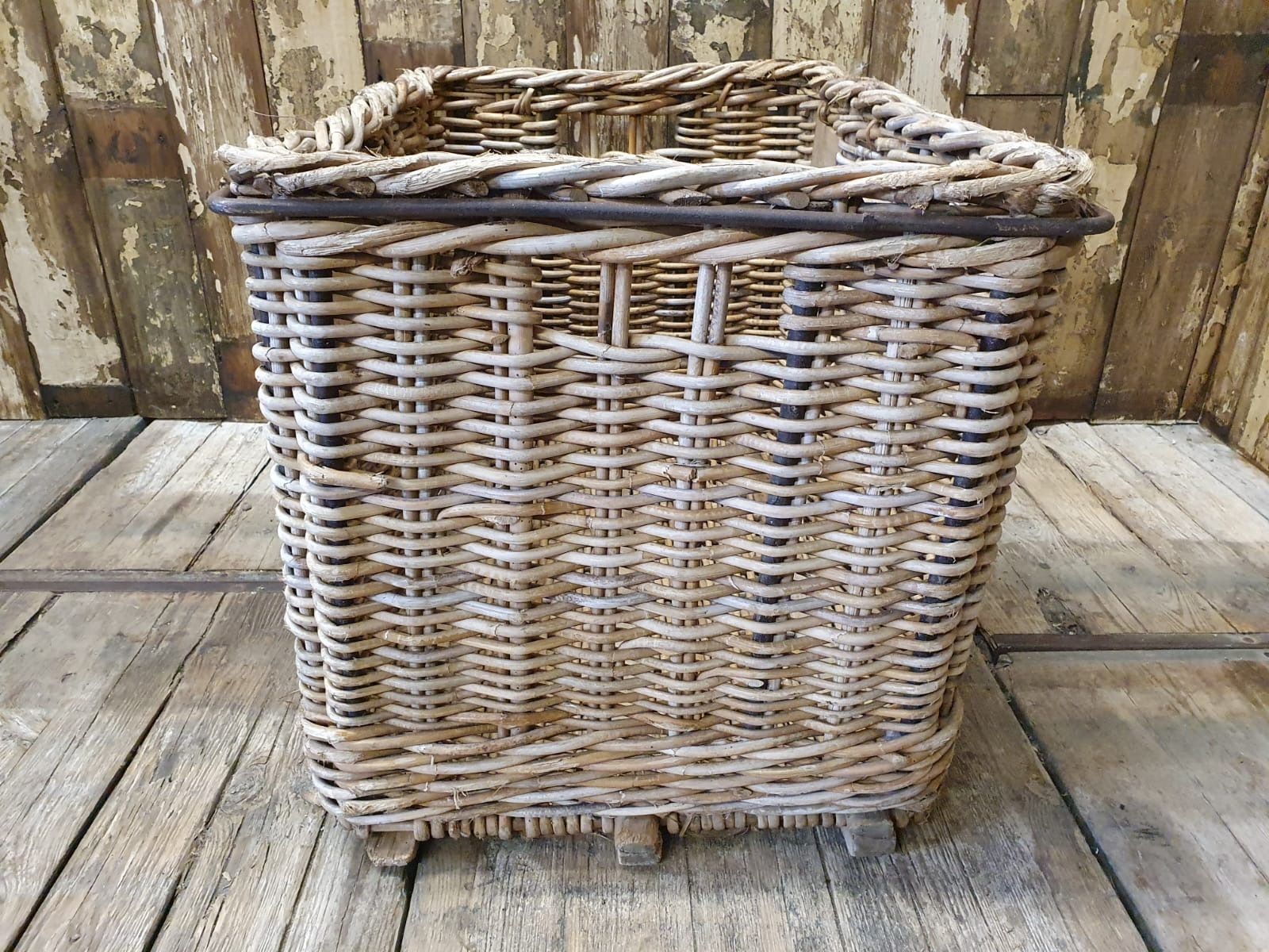 photo furniture French Factory Basket