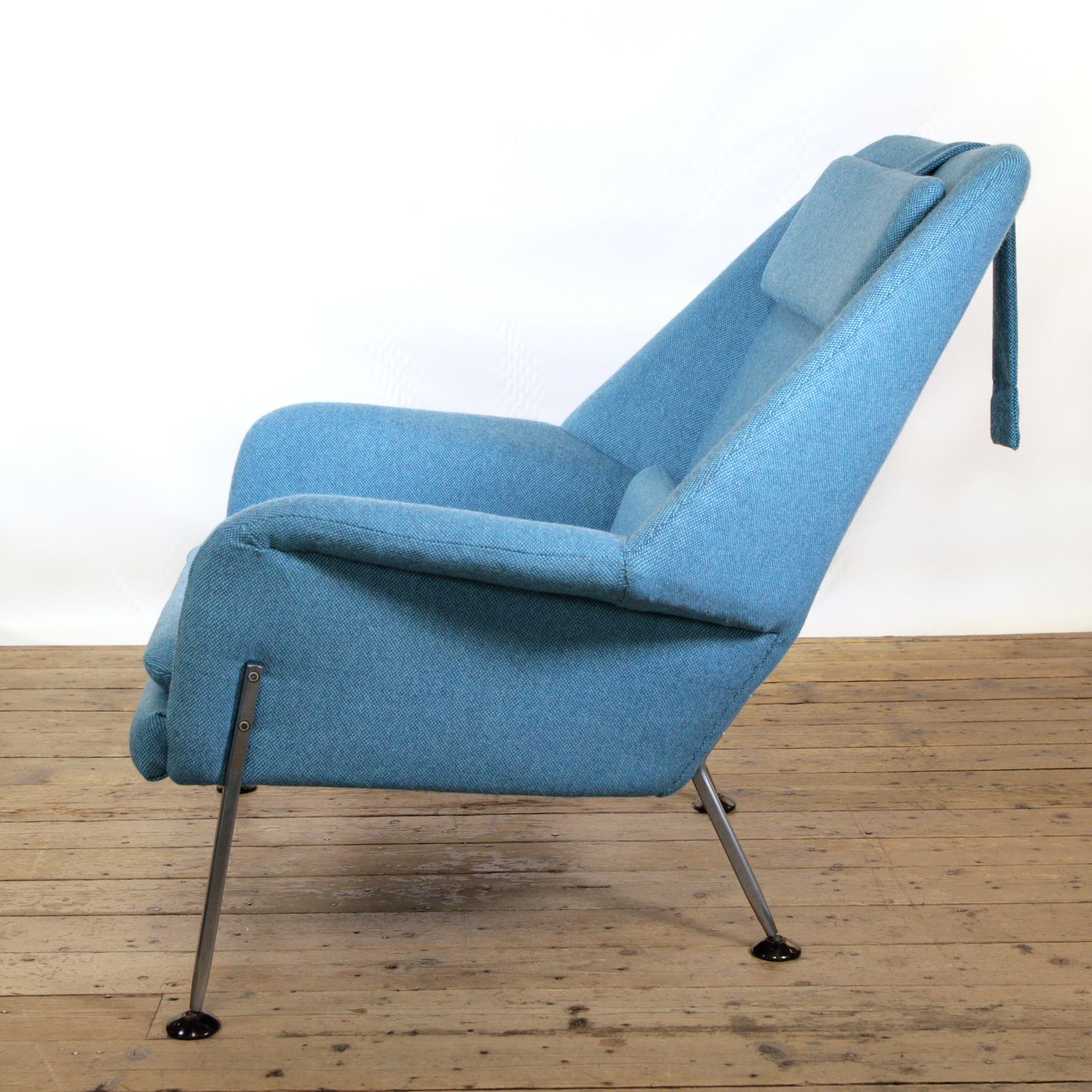 Original Ernest Race ‘Heron’ Chair, Fully Restored And Reupholstered In Bute Fabric photo vinterior