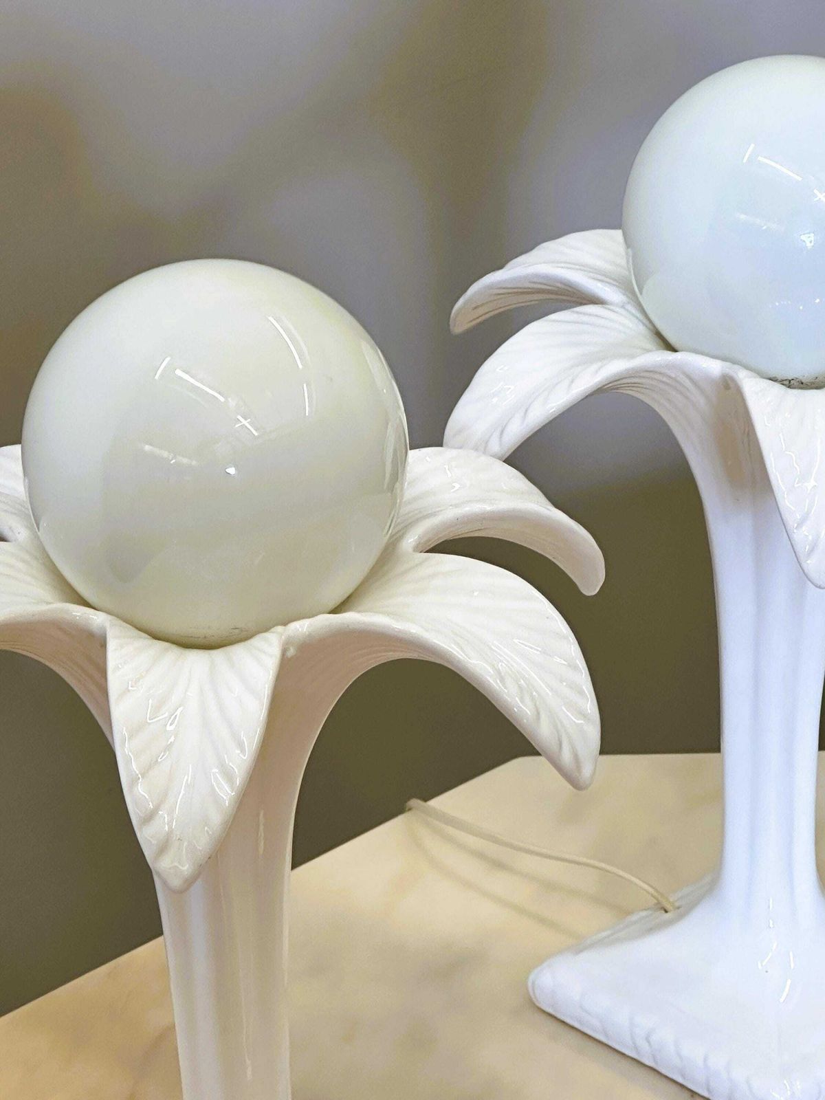Paar Witte Keramische Palmboomlampvoeten Van Michael Andersen, Jaren 1970. photo furniture