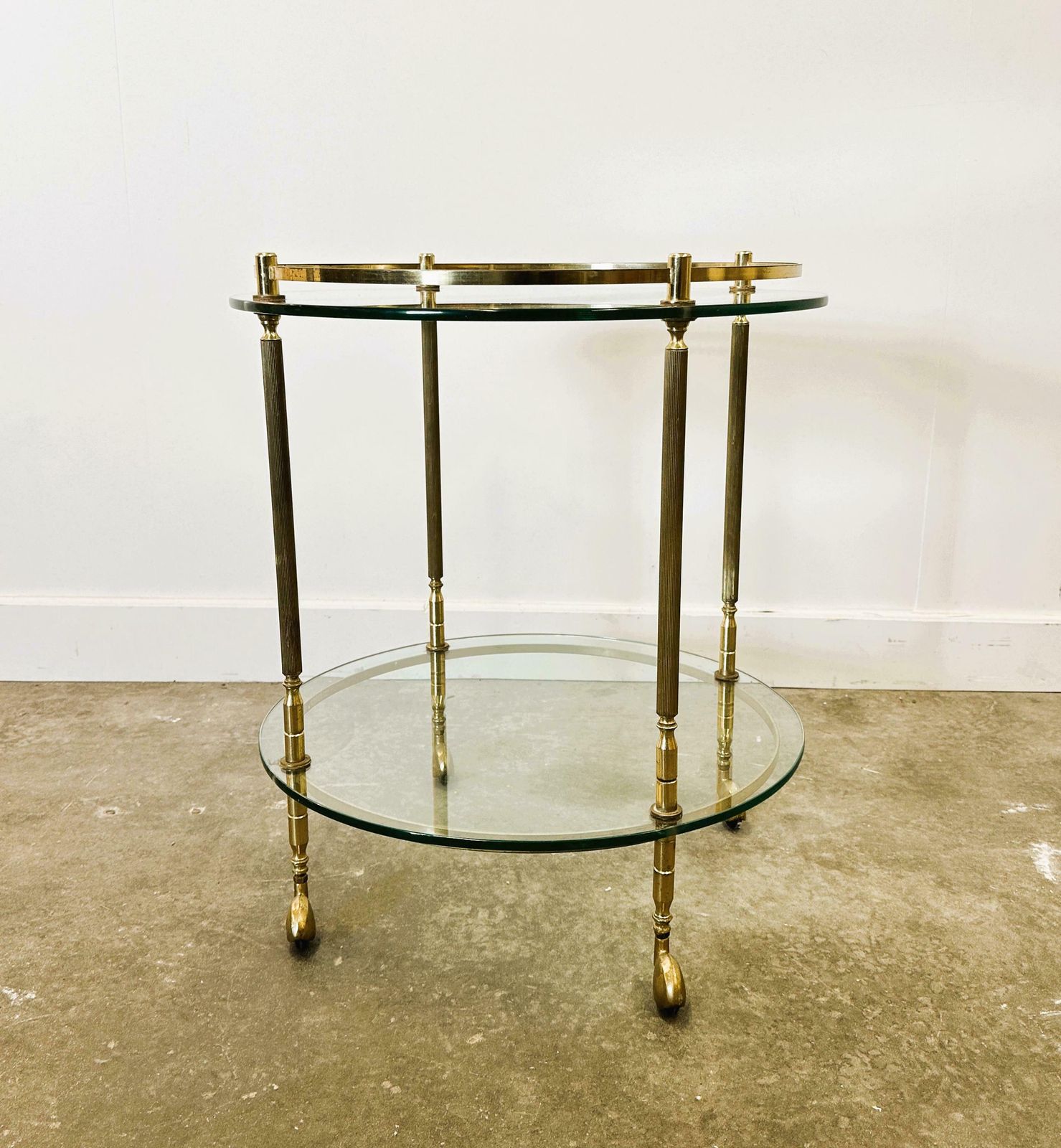 photo furniture Mid Century Modern Italiaanse Barkar Van Messing En Glas, Jaren 1970, Italië.