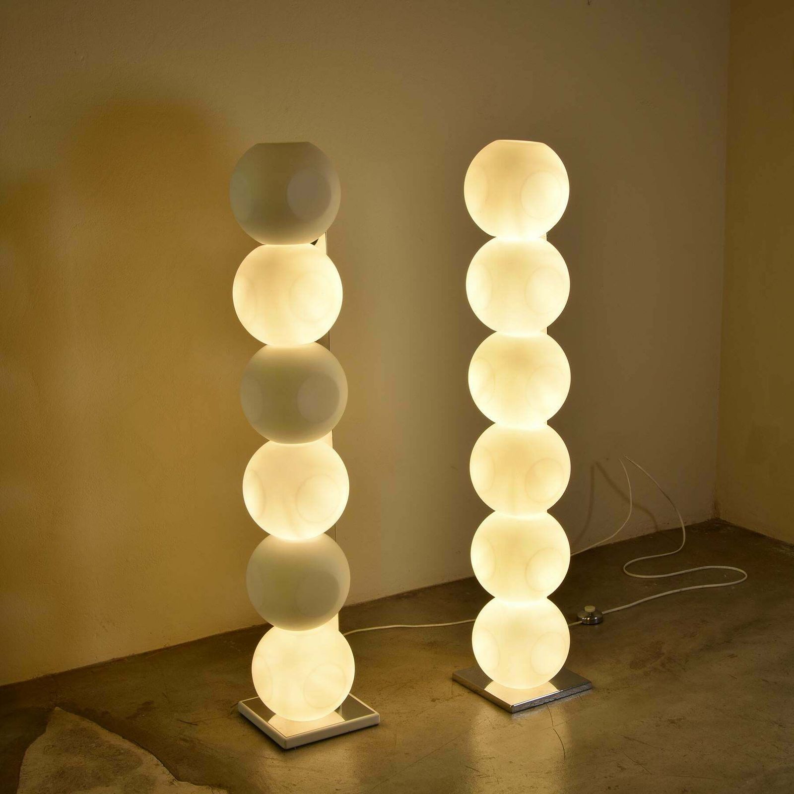 Set Of Two Italian Floor Lamps Space Age By Luci Mod. 440 photo vintage