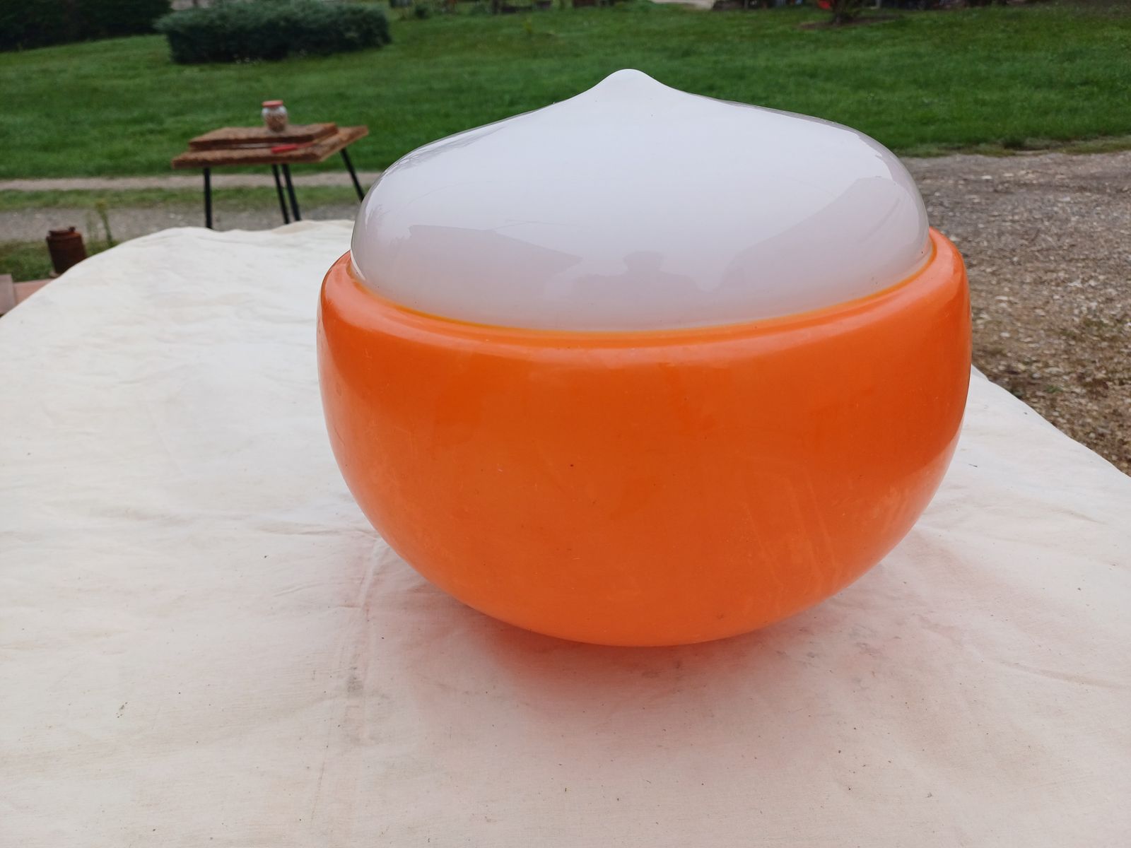 photo furniture Vintage Opaline Orange And White Pendant