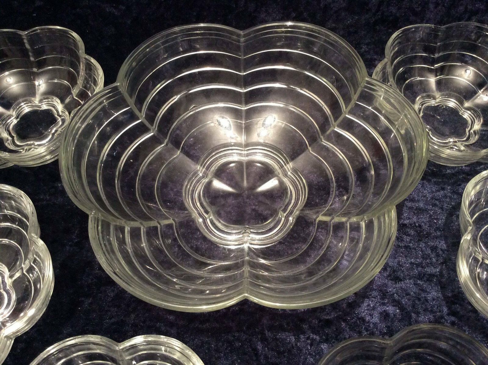 1950s Set Of 7 Glass Dessert Bowls, Large 8” Glass Fruit Bowl And 6 Small 5” Sundae Dishes, Vintage Bowls, 1950s Glass Bowls, Flower Shaped photo 50.0