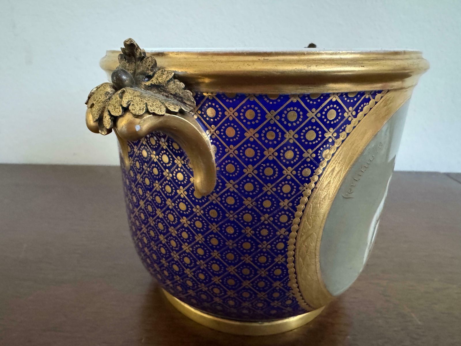 photo furniture 18th Century Sèvres Style Porcelain Bottle Cooler (Seaux A Bouteille)