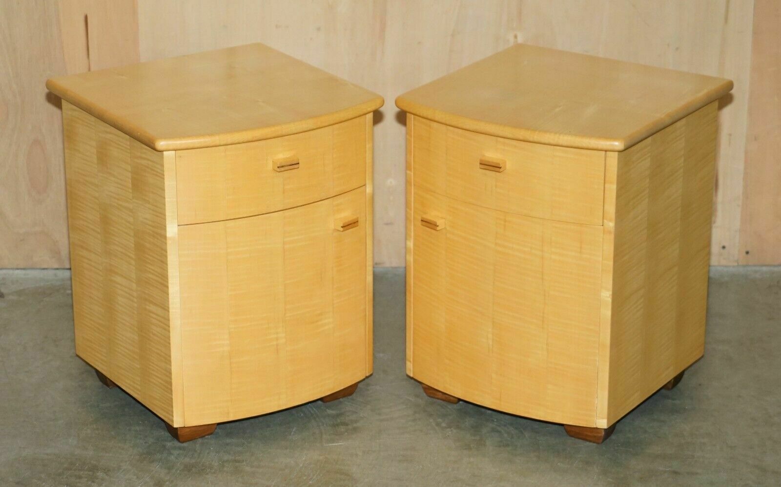 photo vintage Sublime Bow Fronted Baxter & Lee Satin Birch Chest Of Drawers & Side Tables Set