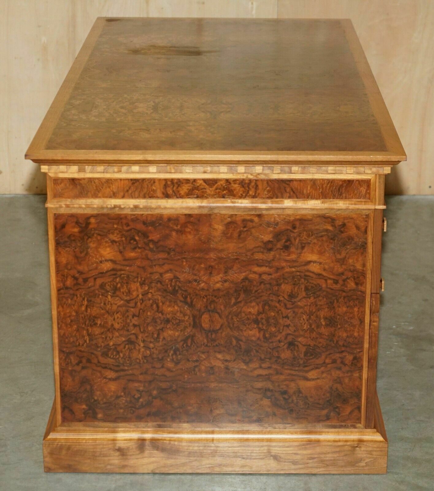 photo vinterior Rrp £25,550 David Linley Burr Walnut Classic Pedestal Desk For Light Restoration