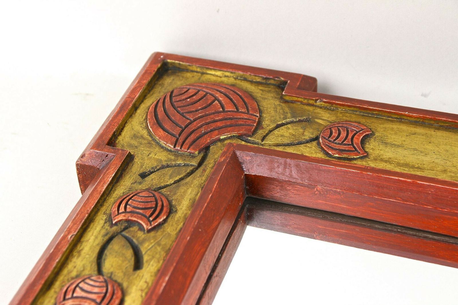 photo vintage 20th Century Art Nouveau Gilt/ Red Wall Mirror With Floral Carvings, At Ca. 1900