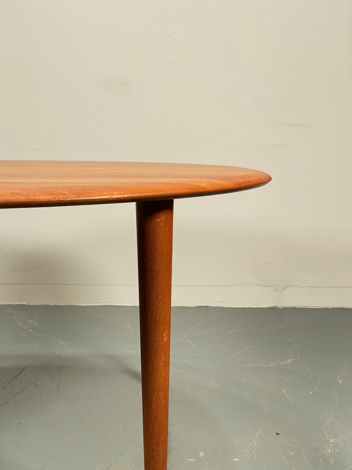 photo furniture Solid Circular Teak Coffee Table By Hvidt & Mølgaard Nielsen For France And Søn