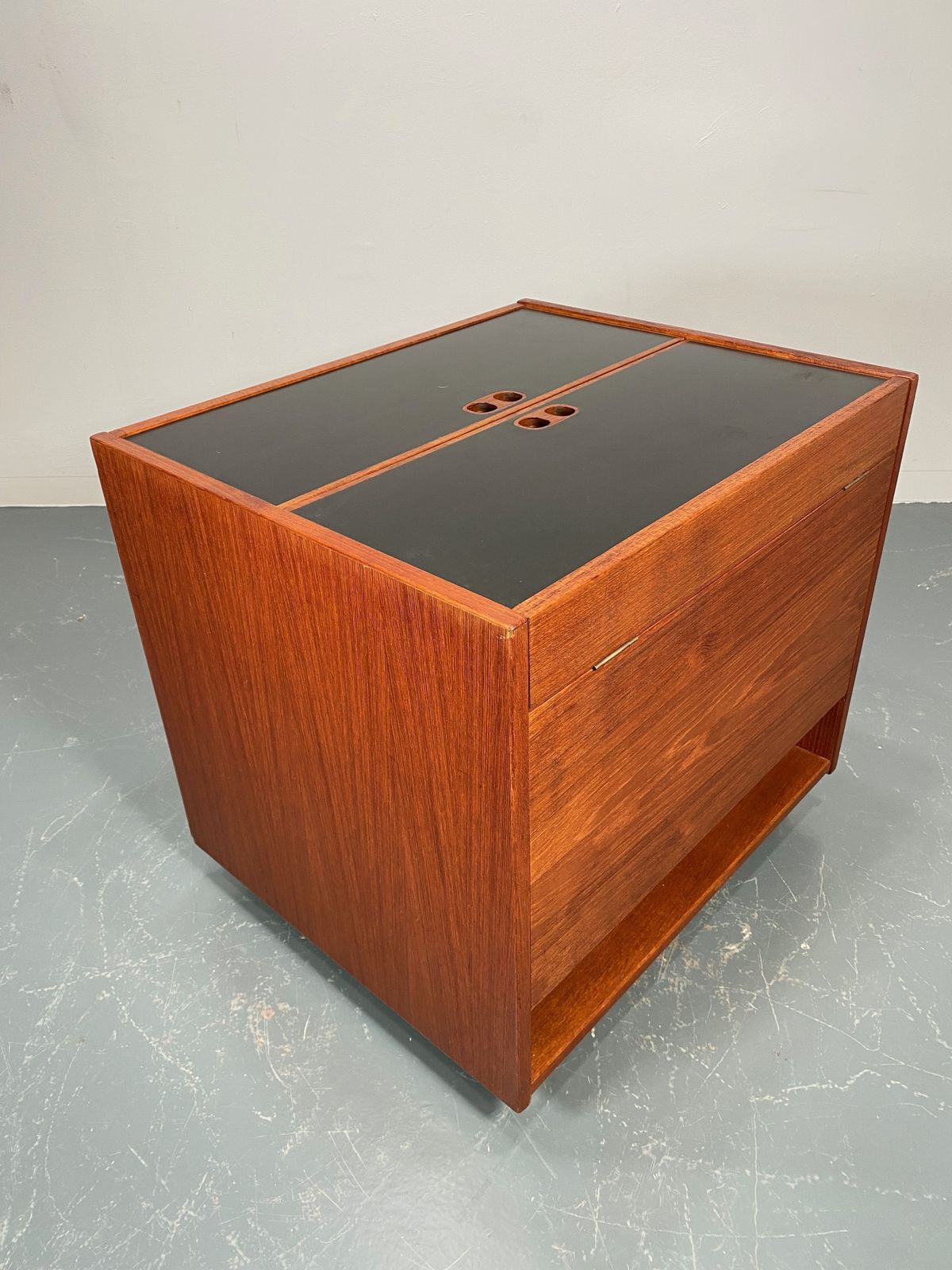1150.0 Danish Cube ‘Dry Bar’ By Randers Mobelfabrik C1960 photo