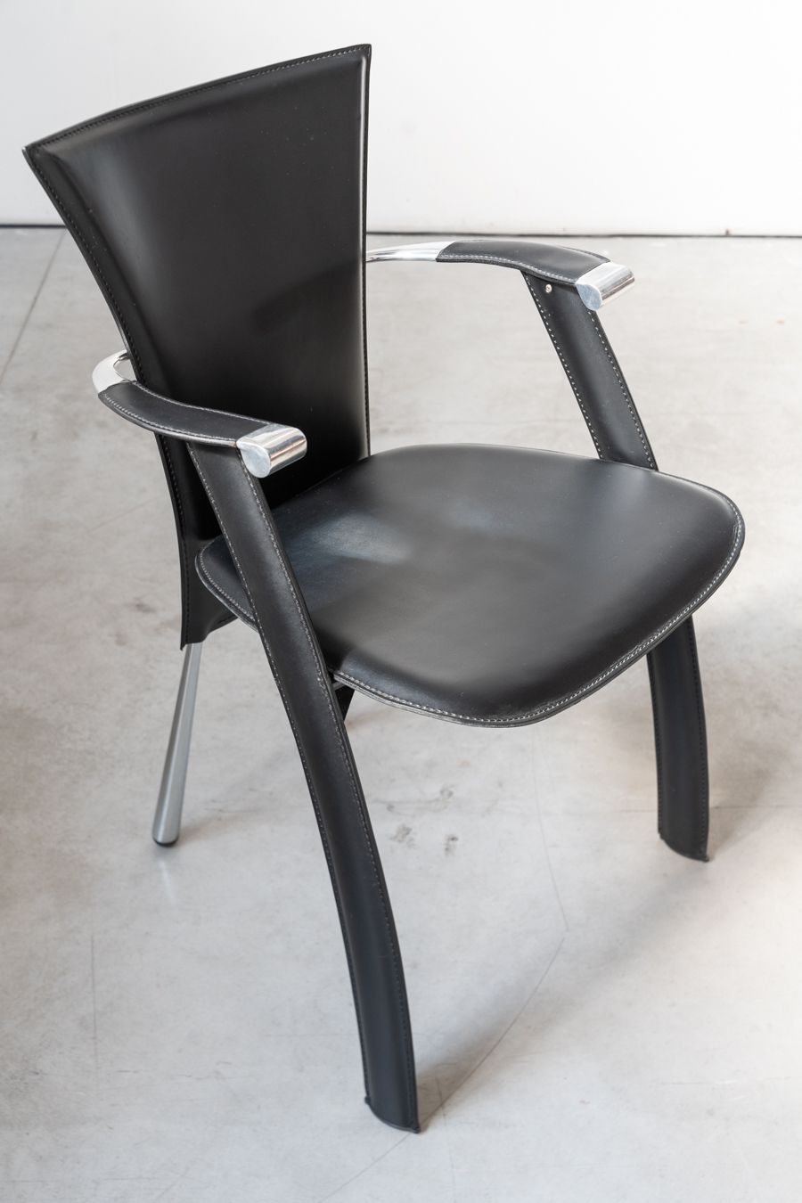 Stine Line 1990s Leather Armchair – Sleek Black Italian Design With Modern Flair