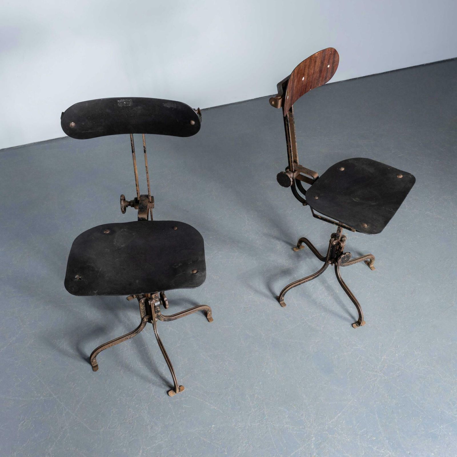 1920’s English Industrial Swivelling Machinists Chairs – Pair photo vinterior