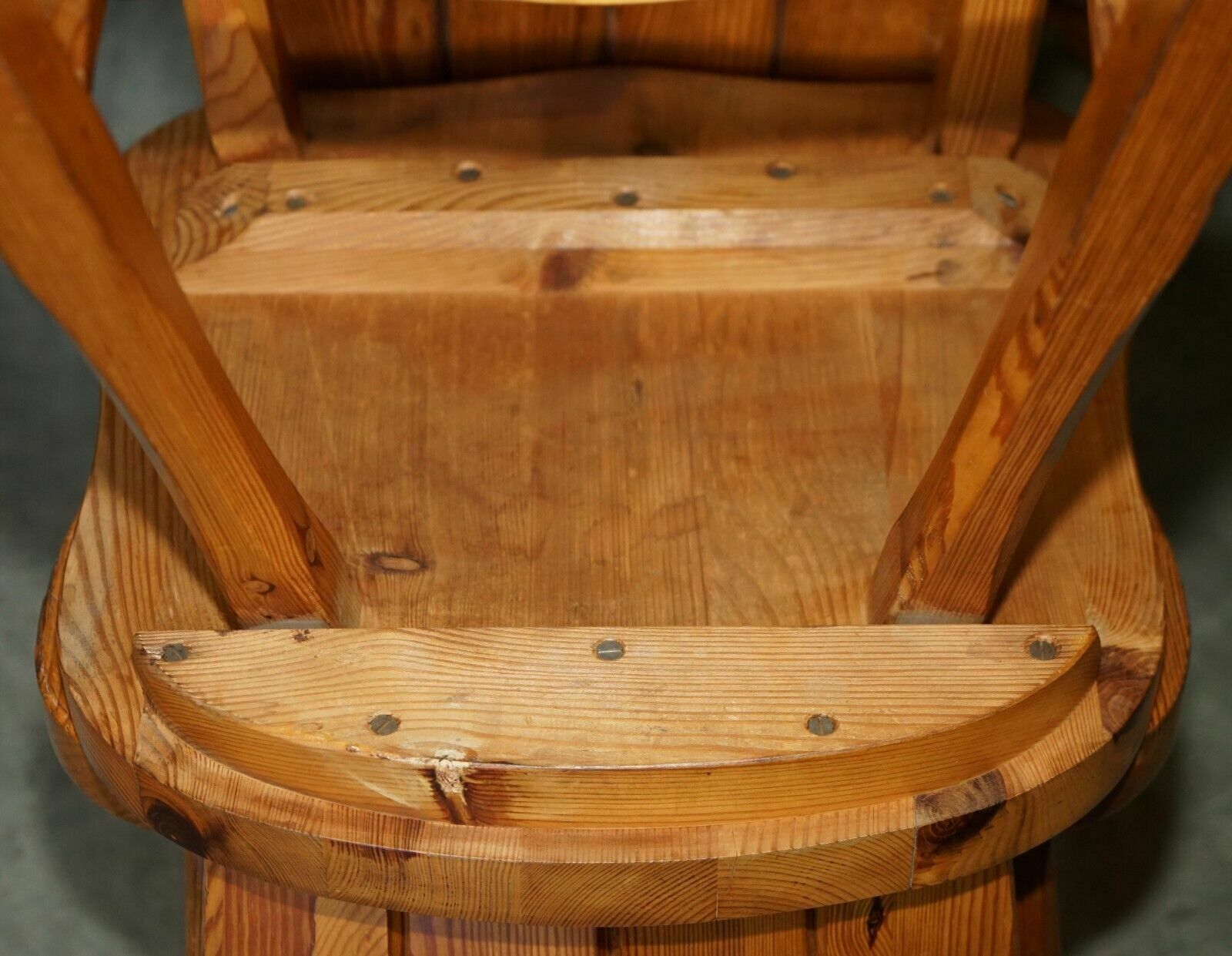photo vintage Suite Of Eight English Country House Vintage Pine Dining Chairs Heart Backs 8
