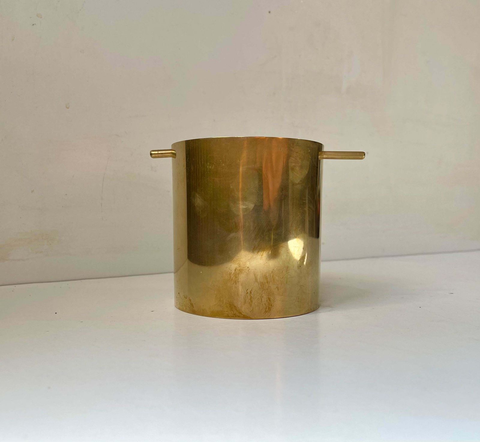 Large Cylinda Line Brass Cigar Ashtray By Arne Jacobsen, 1960s photo furniture