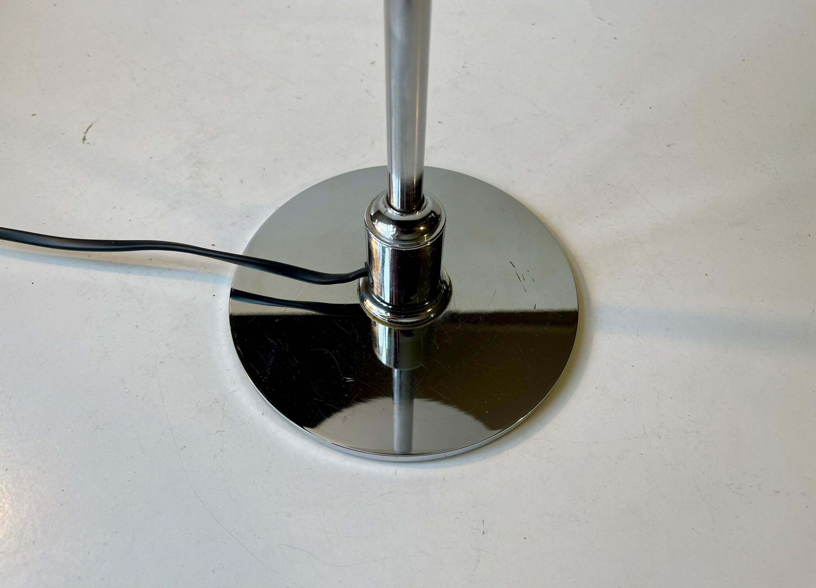 Vintage Louis Poulsen Ph 3/2 Table Lamp In Chrome & Opaline Glass photo vinterior