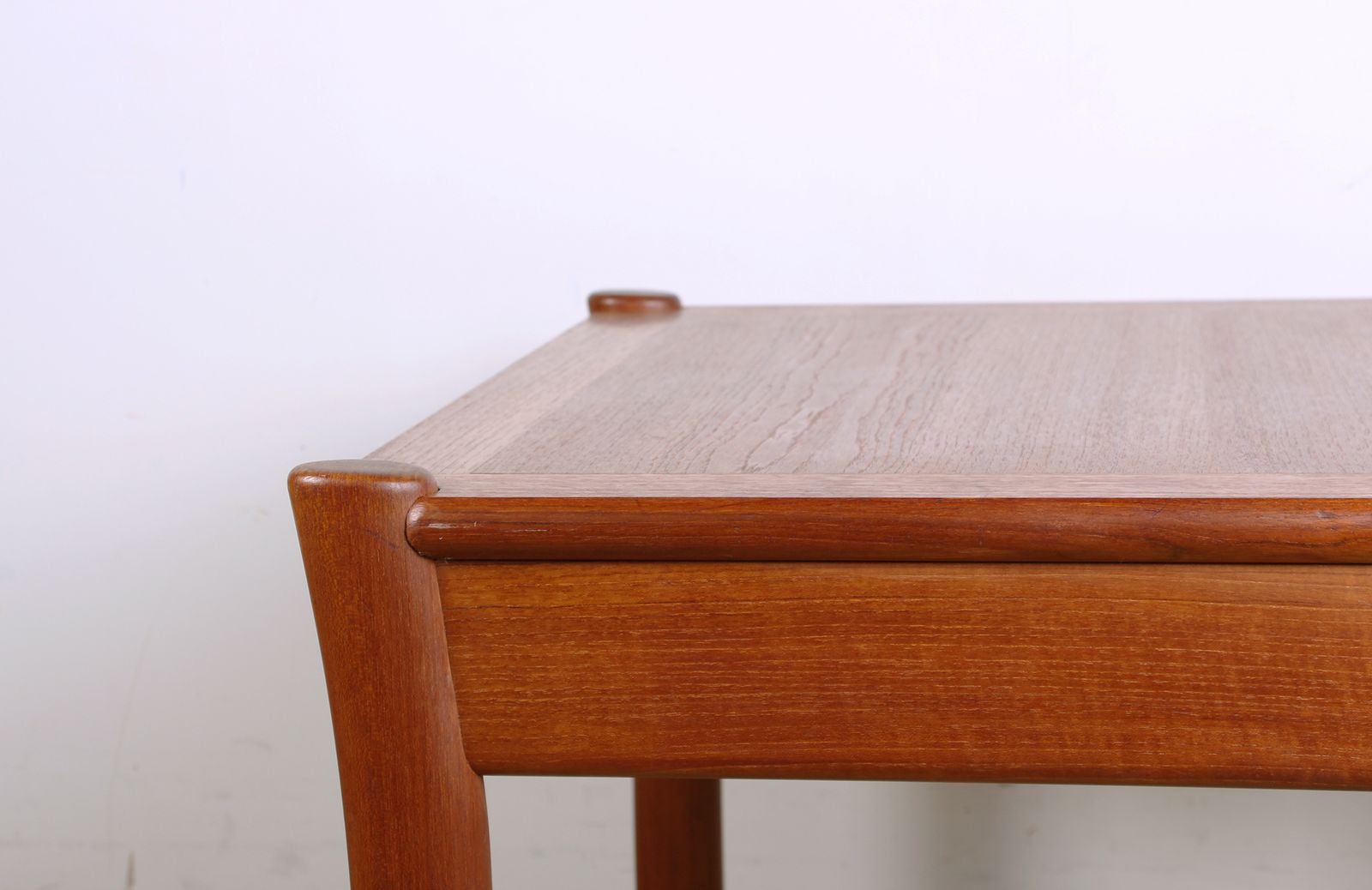 Table basse danoise carrée en teck, plateau réversible, 1960. photo furniture