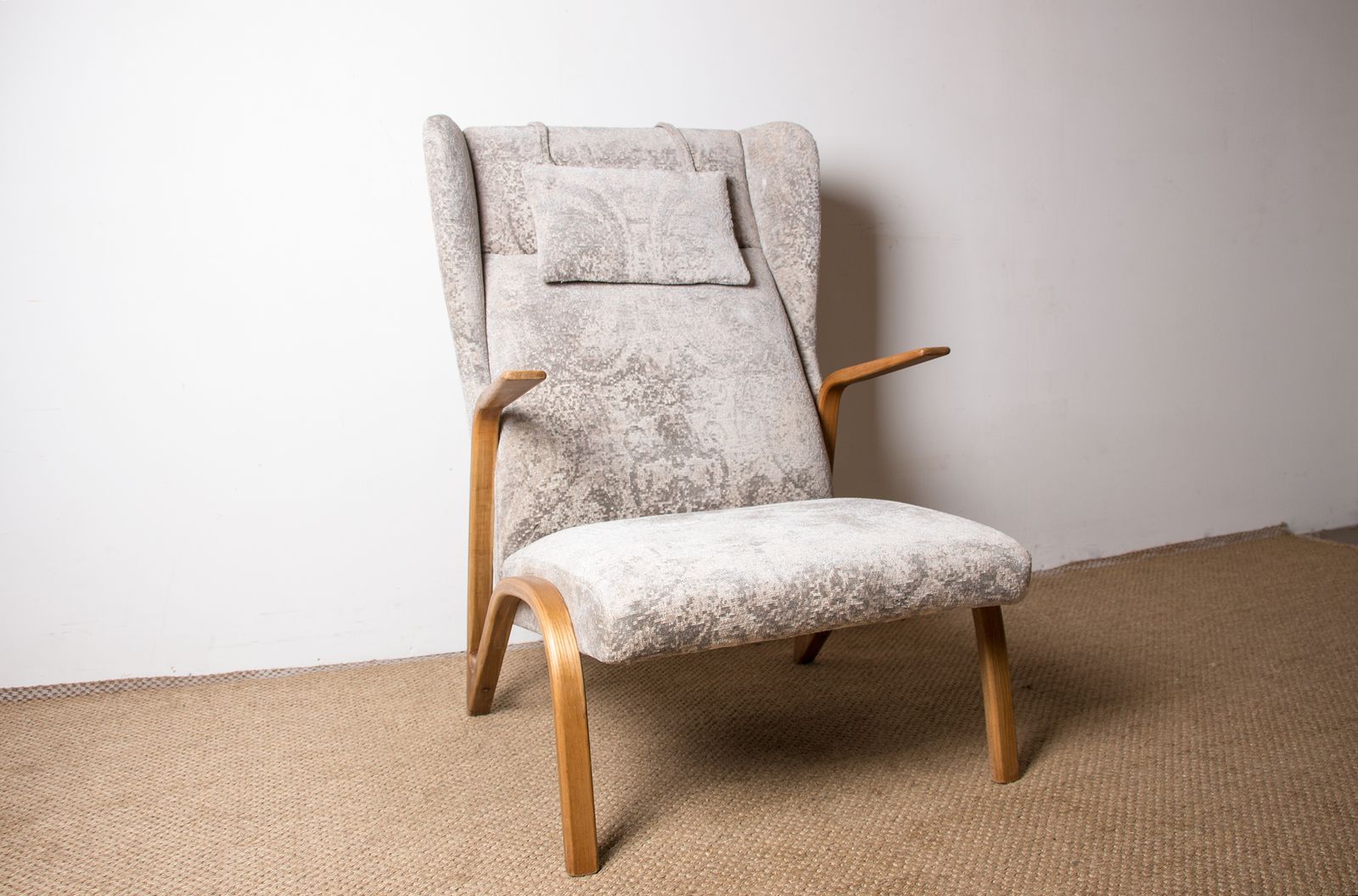 Grand fauteuil à dossier haut Konkav en hêtre courbé et tissu récent, par Paul Bode pour Federholz