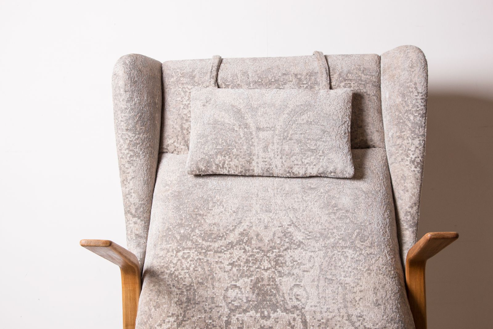 Grand fauteuil à dossier haut Konkav en hêtre courbé et tissu récent, par Paul Bode pour Federholz photo Mobilier