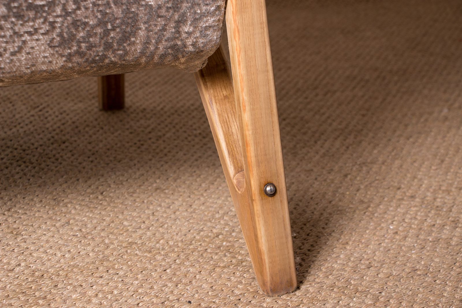 photo buy Grand fauteuil à dossier haut Konkav en hêtre courbé et tissu récent, par Paul Bode pour Federholz