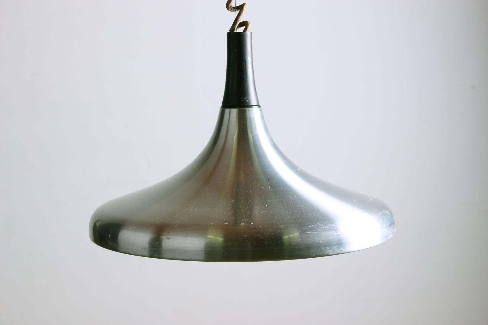 Grande suspension allemande en métal chromé, modèle Tulip par Erco, 1960. photo for sale