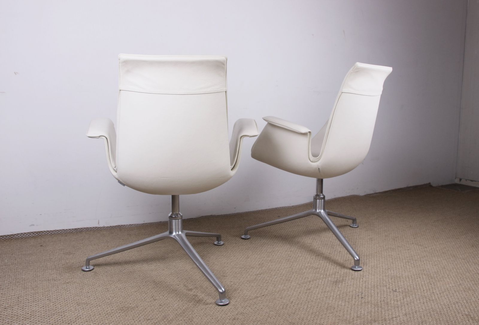 Paire de fauteuils danois en cuir blanc et acier chromé, modèle FK 6725 ou « Tulip Chair », par Preben Fabricius et Jørgen Kastholm pour Walter Knoll photo buy