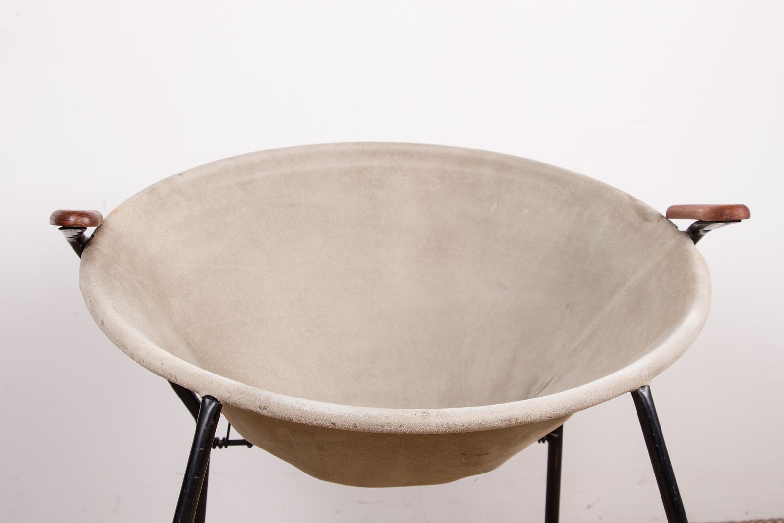 Fauteuil danois en cuir, acier et teck, modèle Balloon, par Hans Olsen, 1960. photo for sale