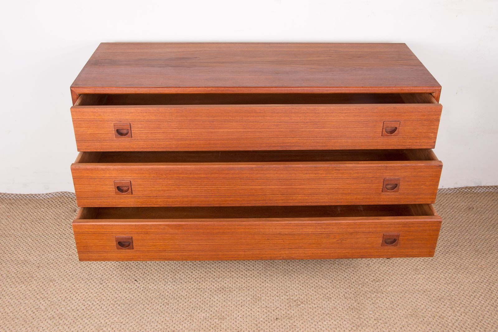 Commode danoise ou petit buffet en teck, 3 grands tiroirs, 1960. photo 1500.0