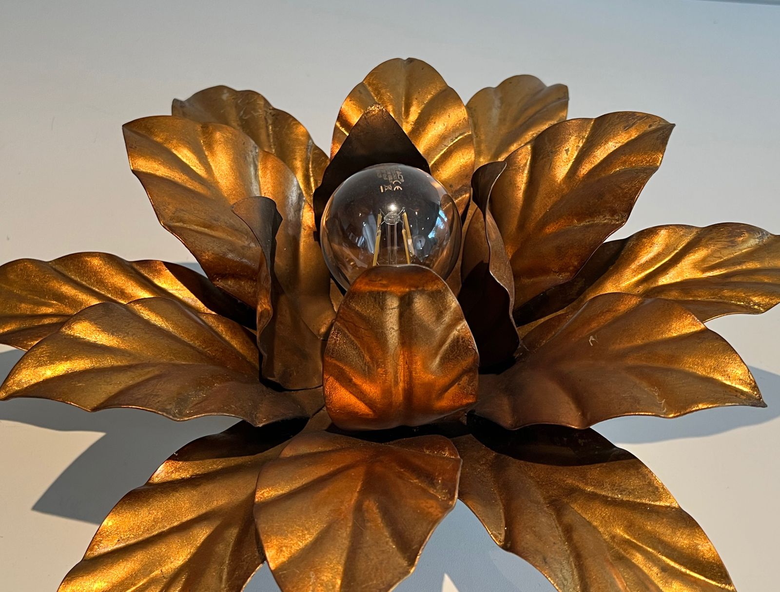photo furniture Flower Wall Lamp In Gold Metal In The Style Of Maison Jansen