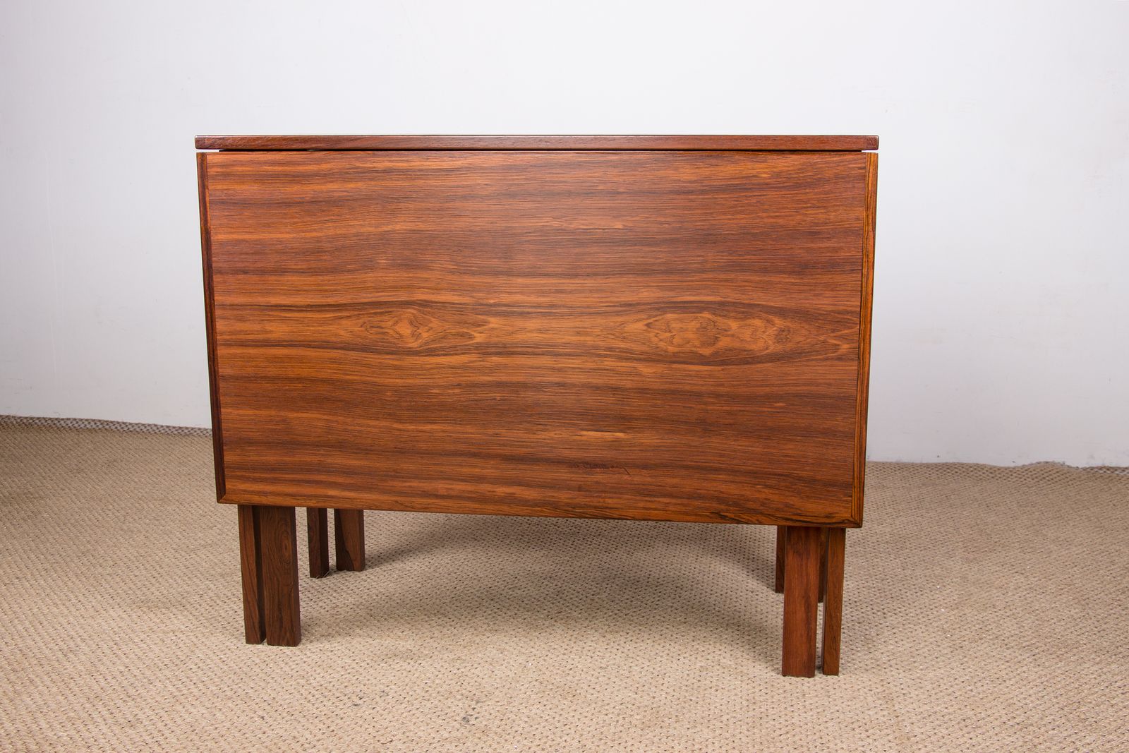 Table danoise extensible à rabats en palissandre, avec 2 extensions pliantes, 1960. photo for sale