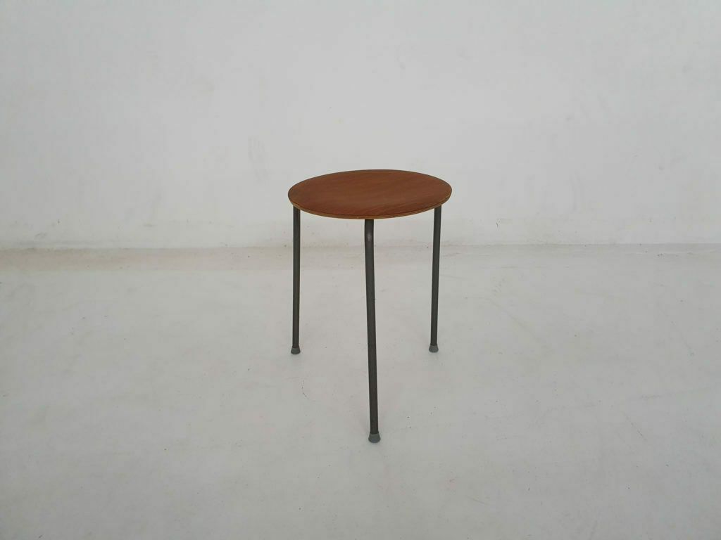 Teakhouten En Metalen Driepootkruk Naar Voorbeeld Van Arne Jacobsen, Denemarken, Ca. Jaren 1960 photo furniture