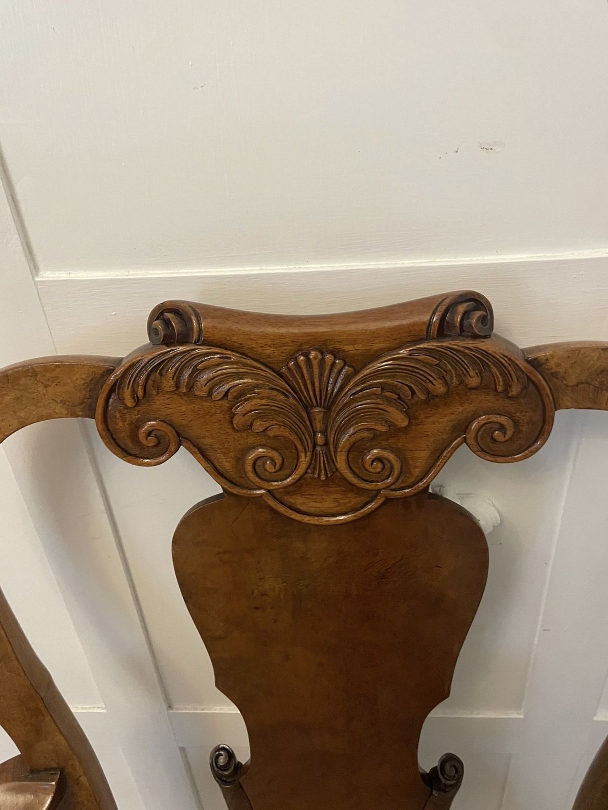 photo vintage Outstanding Quality Set Of 12 Antique 19th Century Burr Walnut Dining Chairs