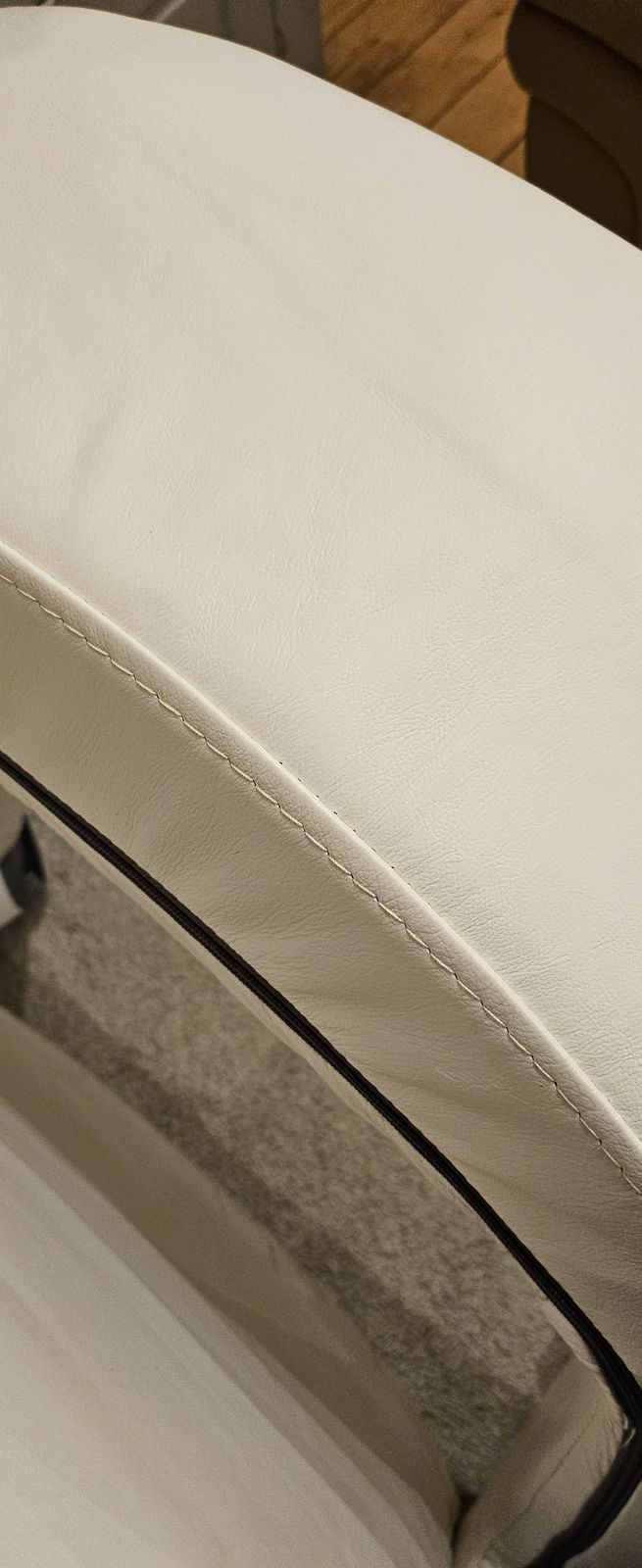 photo furniture Unique Vintage 70s/80s Italian White Leather Armchair