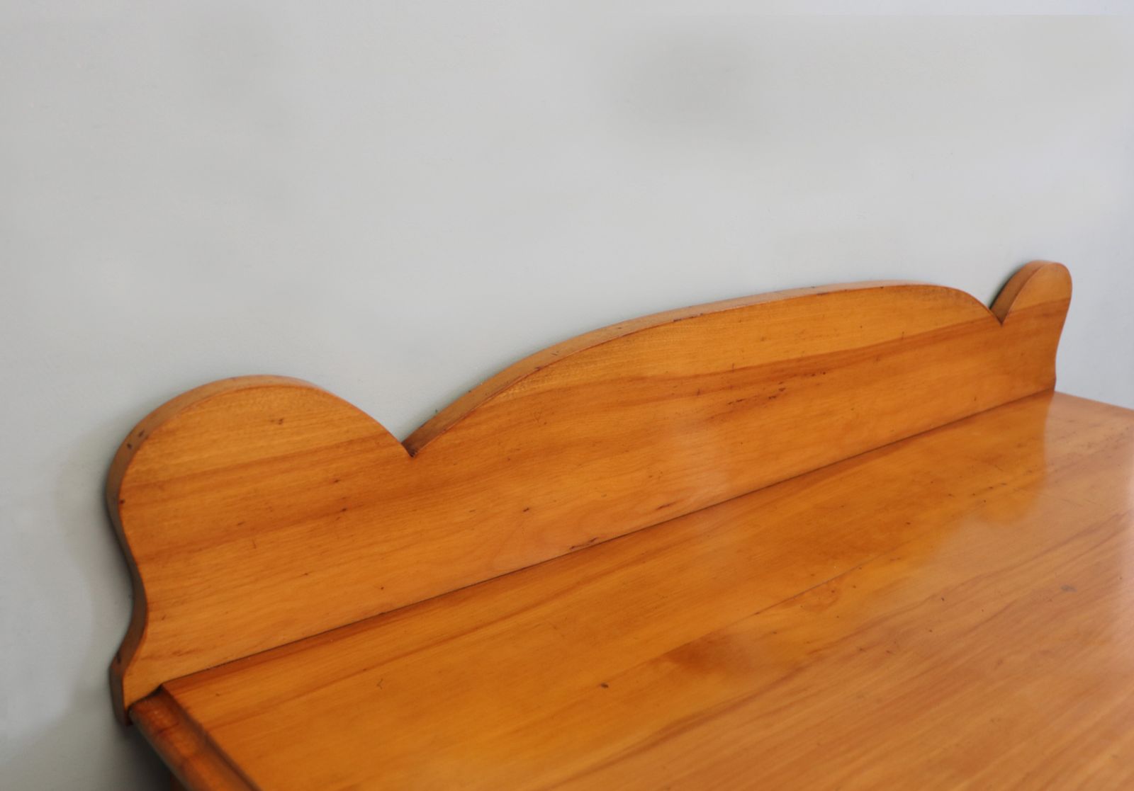 A Lovely Victorian Satin Birch Chest. photo 595.0