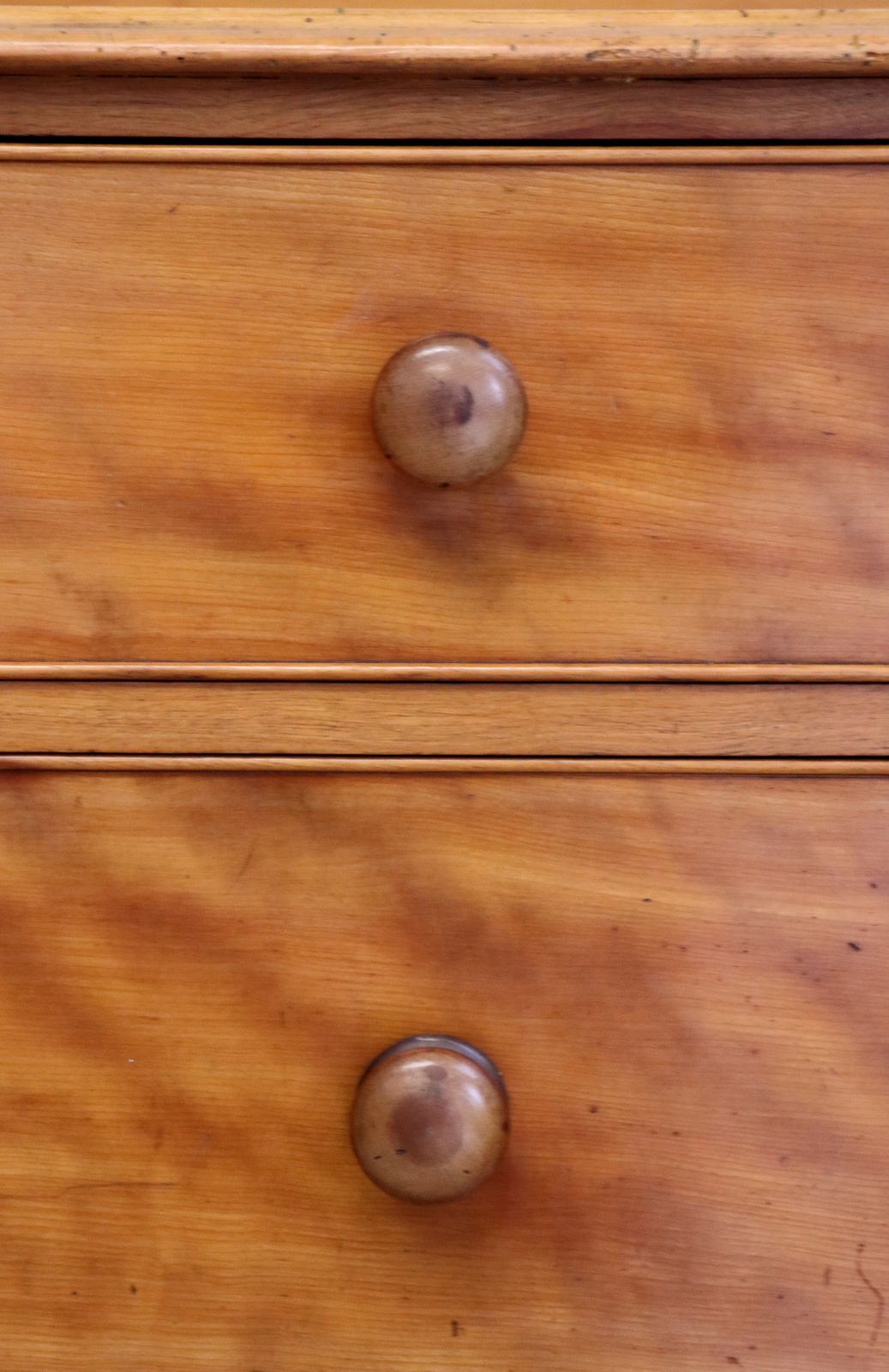595.0 A Lovely Victorian Satin Birch Chest. photo