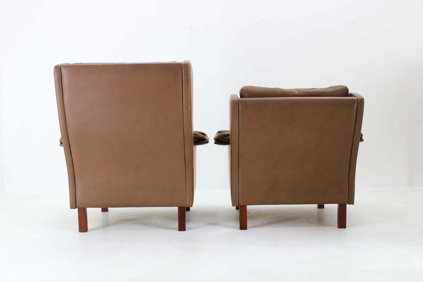 1970s Pair Of Brown Leather Armchairs, Denmark photo vinterior