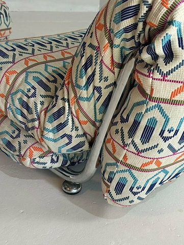 Opvallende Italiaanse Loungstoelen Met Chromen Onderstel – Set Van Twee photo Meubels